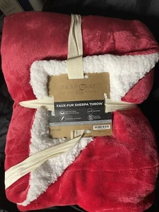 Manta de lanzamiento de sherpa de piel sintética Paarizaat 50""x70"" nueva con etiquetas roja/blanca - Imagen 1 de 2