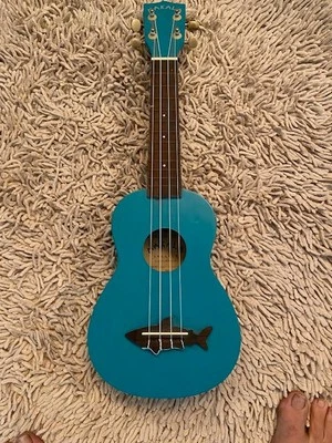 Makala MK-SS-GRN Shark Soprano Ukulele Surf Green Mahogany Neck Rosewood - Image 1 of 4
