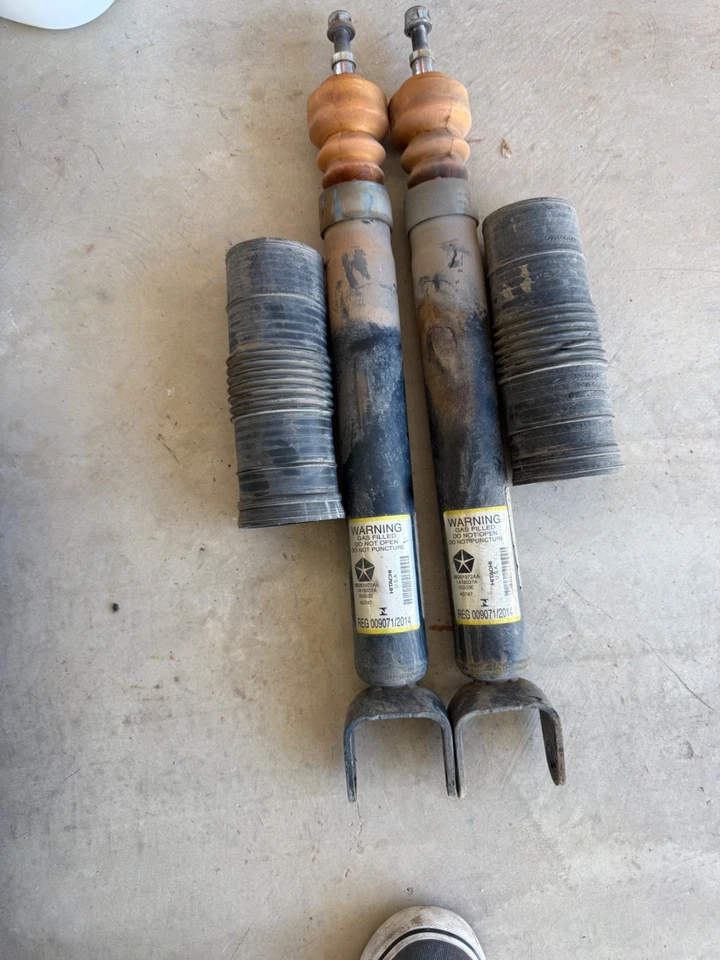 Amortiguador de aire trasero Jeep Grand Cherokee Overland 2017  Foto 1 de 1