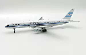 1:200 IF200 Argentina - Air Force Boeing 757-23A T-01  w/stand - Picture 1 of 4