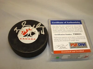 Brendan Shanahan firmó el equipo de Canadá Hockey Puck autografiado PSA / ADN COA 1A - Imagen 1 de 3