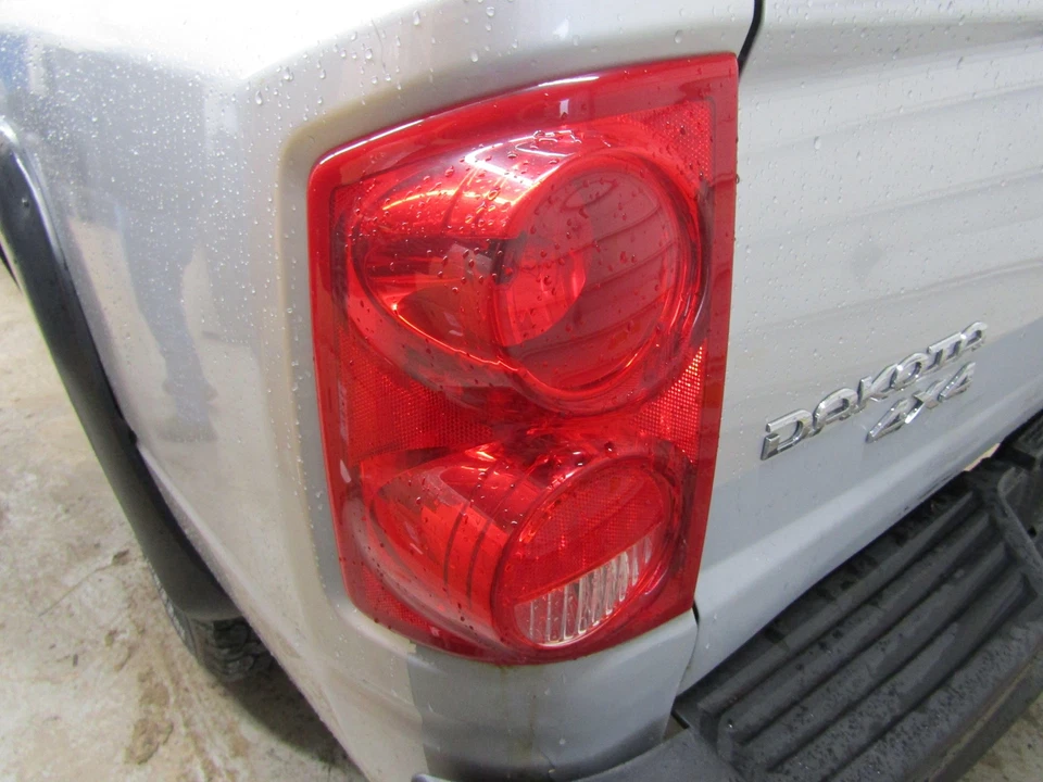 Conjunto de luz trasera izquierda Dodge Dakota 05 06 07 08 09 10 11 Foto 1 de 1