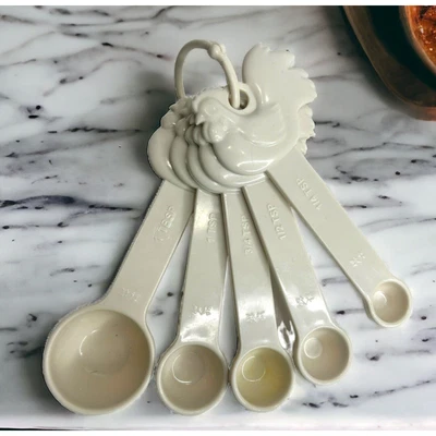 Paula Deen Plastic Nesting Measuring Spoons 5 Piece Set Chicken Rooster Ivory - Image 1 of 4