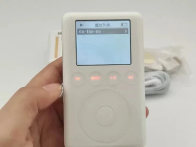 Apple iPod Classic 3rd Generation White (A1040) w/ New Battery All memory - Image 1 of 4