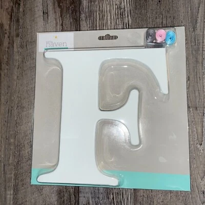 NOVO! Carta de parede suspensa Little Haven - Branco F - 8" de altura - Berçário inicial - Imagem 1 de 3