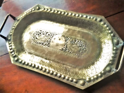 Tee- Tablett Gravur ziseliert Pfau Persien Messing antik Orient  17./ 18. Jhd - Bild 1 von 4