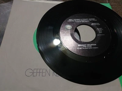 Neil Young And Crazy Horse - Ближневосточные каникулы - ПРОМО GEFFEN винил 7 дюймов почти как новый  - Изображение 1 из 4