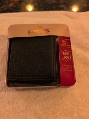 Мужской бумажник Levis дополнительной емкости тонкий складной кожаный черный бумажник в чехле - Изображение 1 из 4