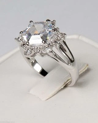 Nuevo anillo Avon Silvertone NOELLA CZ estrella copo de nieve/cóctel - 6, 7, 10 u 11 Foto 1 de 3