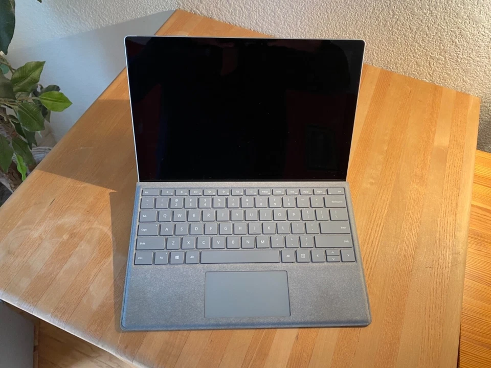 Microsoft Surface Pro windows 10 Pro core 1 5 processor. 256 GB. Model 1796 - Image 1 of 1