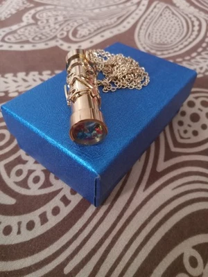 Collar caleidoscopio de diamantes multicolor simulado enchapado en iones YG acero inoxidable Foto 1 de 4