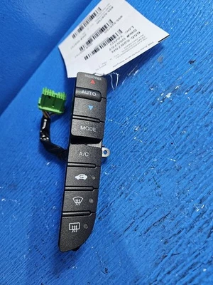 Passenger Right Temperature Control Fits 04-08 TL 5690 - Image 1 of 4