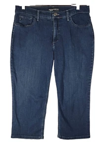 Lee PLATINUM LABLE Size 12 P Womens Straight Leg CAPRI Jeans EUC - Picture 1 of 10