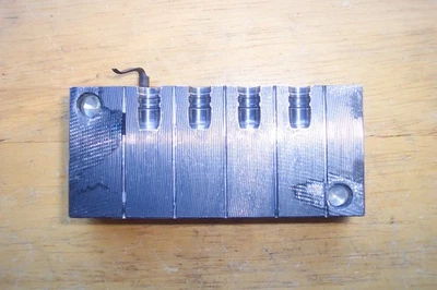 LBT 253 60 CUST 25 CAL 60 GRAIN MOLD CUSTOM .25 ACP BULLET MOULD - Image 1 of 4