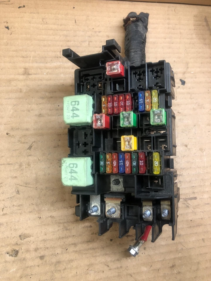 2015-2018  VOLKSWAGEN JETTA  ENGINE FUSE RELAY BOX ASSY  P/N 5C0937819L - Image 1 of 4
