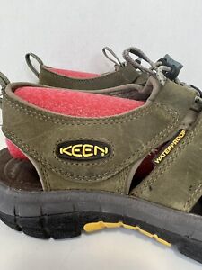 Keen Newport Hiking H2 Sandals Men's Size 9.5 Olive Waterproof Leather EUC!