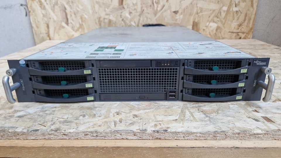 Server FUJITSU SIEMENS COMPUTERS - PRIMERGY RX300 S3 (PR3008-D2119) - Immagine 1 di 4