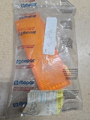 Nuevo de Lote Antiguo 80 81 82 83 84 85 87 88 89 Dodge Diplomat POLICÍA DIESTRO Lámpara Marcadora Lateral Delantera Foto 1 de 4