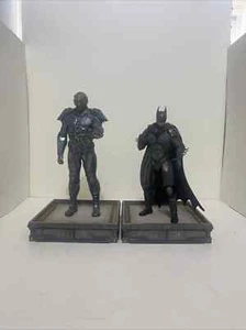 Injustice 2: The Versus Collection Batman Vs. Brainiac Statue Set - Picture 1 of 4