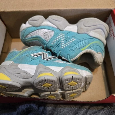 Infant New Balance 9060 DTLR Exclusivo Cian Burst Talla 5C SIN CAJA Foto 1 de 4