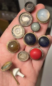 Lot antike chinesische Schnupftabakflaschenverschlüsse & Teile Silber Peking Glas Jade etc. - Bild 1 von 15