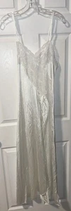 Vintage VAL MODE weißes NACHTHEMD Medium SPITZE Maxi NYLON langes Kleid Frontschlitz - Bild 1 von 8