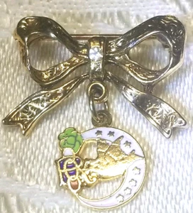 Dove Pin Lapel Brooch Enamel Dove Bird Dangle Charm Gold tone - Picture 1 of 12