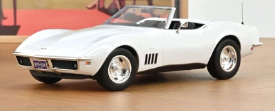 Chevrolet Corvette Convertible 1969 Can Am Blanco en escala 1:18 de Norev Foto 1 de 4
