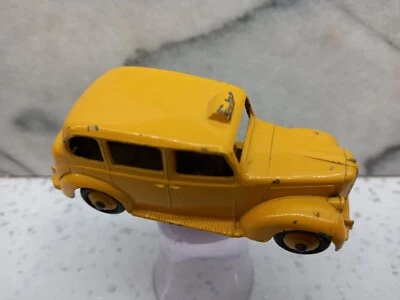 DINKY TOYS N0 40H AUSTIN TAXI ORIGINAL CONDITION / BROWN BASE/DRIVER - Image 1 of 4