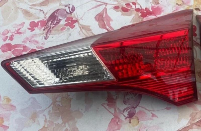 Luces traseras interiores Facelift Toyota RAV4 2014-2019 - lado izquierdo  Foto 1 de 4