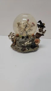 Halloween Snow Globe Plays Halloween Music - Picture 1 of 4