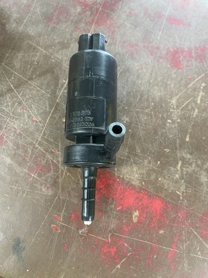 BMW Headlight Washer Pump For E31 E32 E36  61678354625 - Image 1 of 4