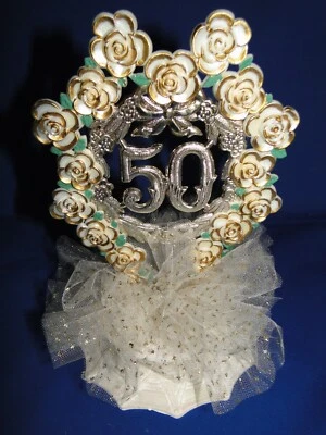 全新 Wilton 50 周年婚礼周年纪念 Caketopper 金色花卉装饰 #16 — 第 1/4 张图片