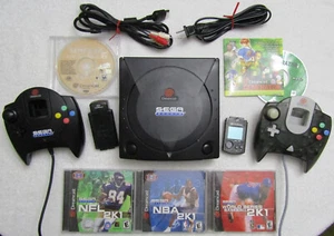 Sega Sports Negro Dreamcast 2 Controladores 1 VMU 4 Juegos Nuevo Sistema Reloj Batería - Imagen 1 de 24
