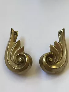 Único Misterio Firmado Artesanal Oreja Lob Pendientes Alas, Diseñador Desconocido - Imagen 1 de 5