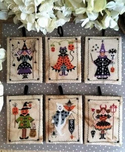 Cuore e Batticuore cross stitch Chart Sei Personaggi In Cerca Di Halloween - Picture 1 of 1