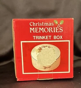 Vintage Christmas Memories Porcelain Trinket Box - Picture 1 of 9