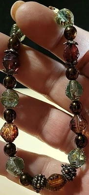 Pulsera Pat 2007 con cuentas de vidrio púrpura y verde firmada cierre de cobre talla 7 Foto 1 de 4