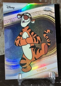 2025 Topps Chrome Disney Tigger Refractor #142 Winnie the Pooh - Imagen 1 de 2