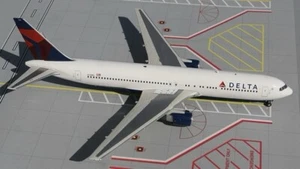 Gemini 200 Delta Boeing 767-300 N135DL G2DAL144 - Picture 1 of 2