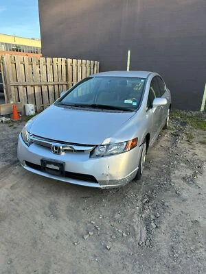 Puerta delantera derecha usada vidrio delantero se adapta a: Honda Civic SDN 2007 1,8 L mercado estadounidense delantero Foto 1 de 4