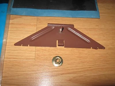 SOPORTE TOPACIO FORD 1986 87 MERCURY NUEVO DE STOCK (SOPORTE DE CUBIERTA DEL PARACHOQUES DELANTERO) Foto 1 de 3