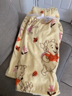 Winnie The pooh blanket  - Image 1 of 2