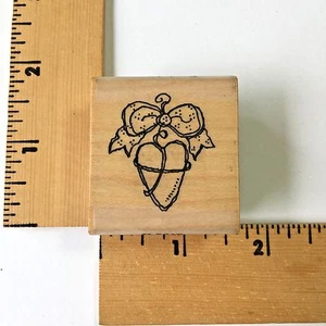 Stampington & Company - Bow Heart - E5219 - Picture 1 of 3