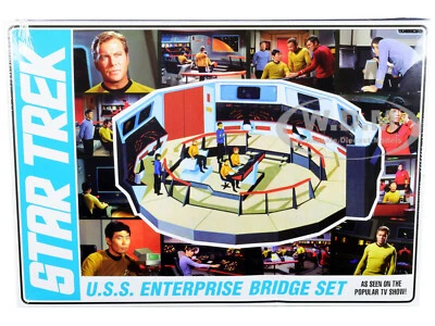 SKILL 2 MODEL KIT U.S.S. ENTERPRISE COMMAND BRIDGE "STAR TREK" 1/32 AMT AMT1270 - Image 1 of 4