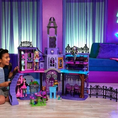 Monster High Playset Haunted High School - With 360° Play and Multiple Surprises - Image 1 of 4