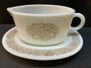 Pyrex "WOODLAND Gravy Boat con placa inferior ~ 77-B / 77-U - Imagen 1 de 7