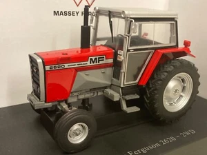 Tractor Tractor 2x2 Massey Ferguson 2620 escala 1/32 Universal Hobbies 4106 - Imagen 1 de 8
