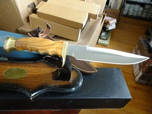 10 1/8" O.A. MUELA RANGER HUNTING KNIFE OLIVE WOOD HANDLE HC S.S. BLADE  LEA SH - Picture 1 of 16