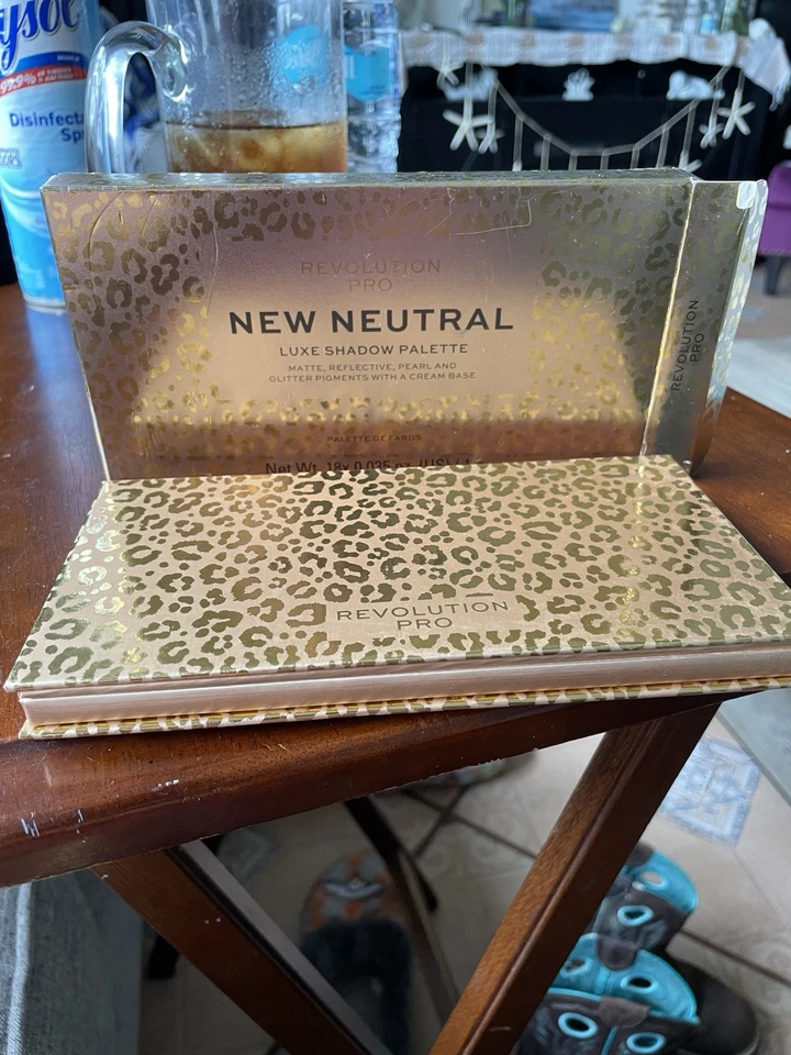 Revolution Pro Luxe Eye Shadow Palette Neutral 18g Contains 18 Eyeshadows